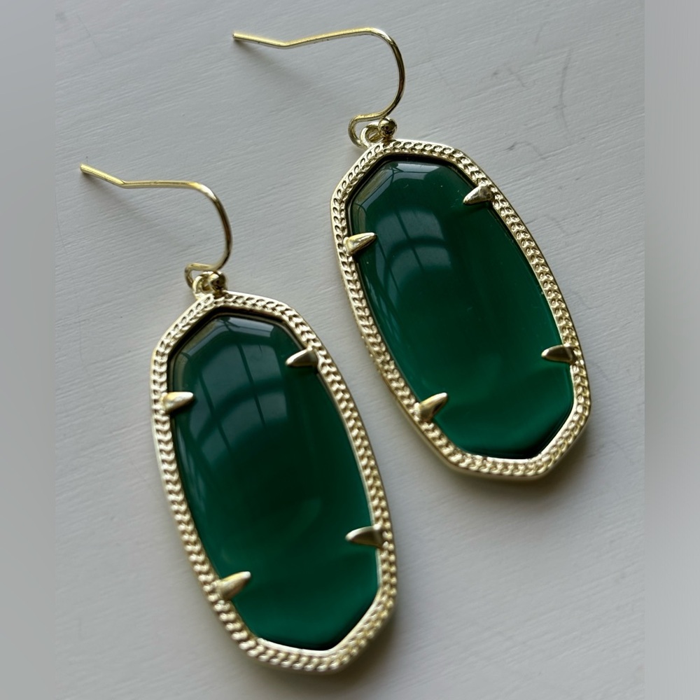 Kendra Scott Elle earrings. Green